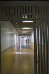 Interior no garantiza que las familias puedan estar juntas en los CIE