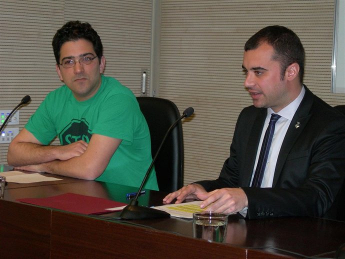 El portavoz de la PAH G.Domingo y el alcalde de Terrassa J.Ballart