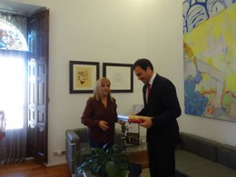 Carrasco (I) y el responsable de la Cámara de Bragança