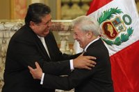 Vargas Llosa asegura que la popularidad de Heredia "ha desquiciado" a Alan García