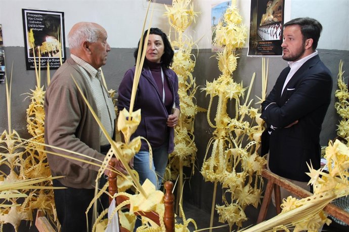 El concejal Pablo Ruz visita los talleres de palma blanca