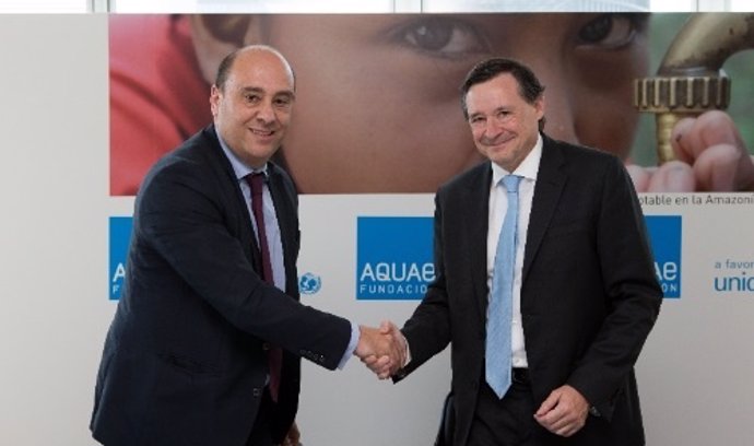 Acuerdo Àngel Simón, presidente Fundación Aquae, y Javier Martos, Director Ejecu
