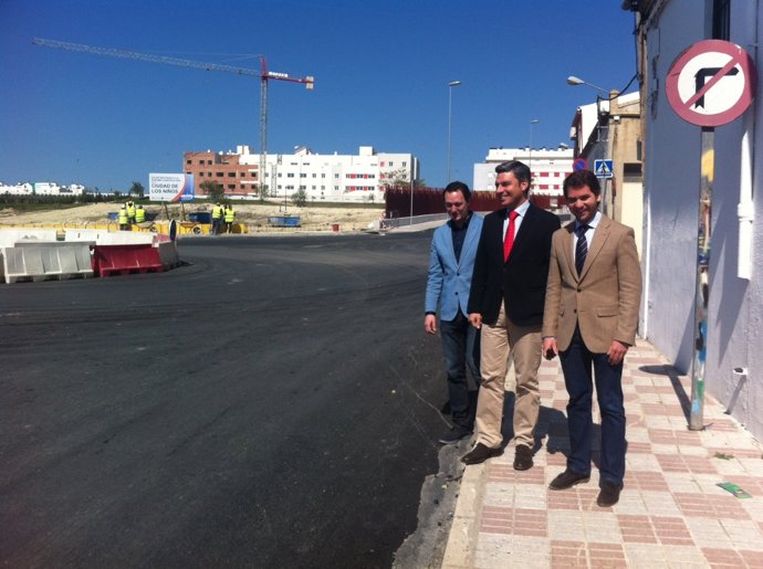 Lorite (centro) y Priego (dcha.) en la visita a las obras