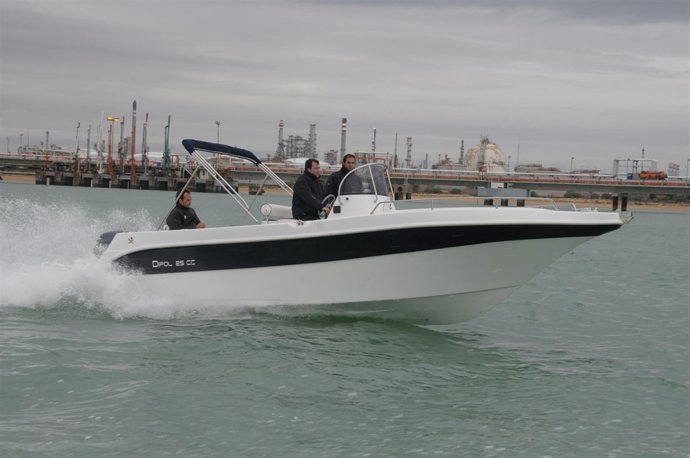 Embarcación náutica de recreo de DipolGlass. 