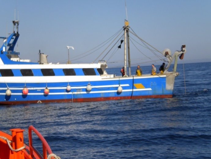Salvamento Marítimo evacua a un tripulante herido de un pesquero