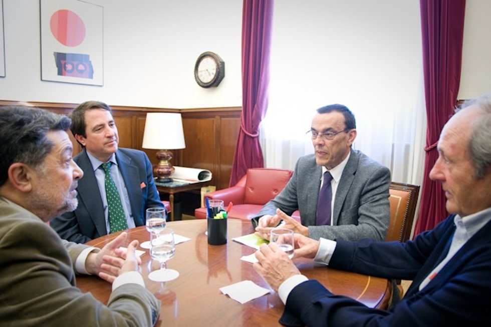 El presidente de Diputación, reunido con dirigentes de Ence en Madrid. 