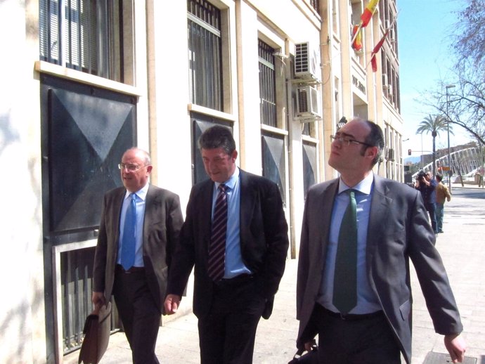 Marqués a su salida del Palacio de Justicia con sus abogados