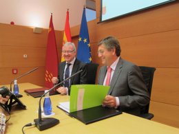 Valcárcel y Bernal durante la presentación del Plan