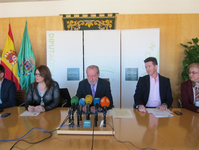 El presidente de la Diputación de Sevilla, Fernando Rodríguez Villalobos