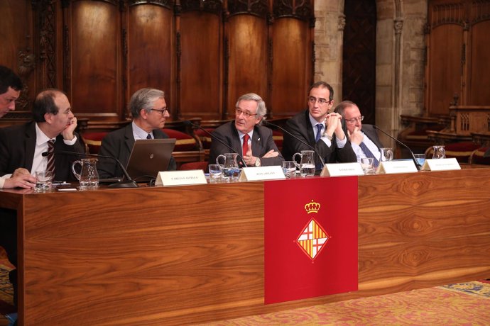 C.Castells, J.Trullén, el alcalde X.Trias, el t.Alcalde A.Vives y J.Ll.Bonet