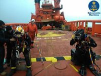 Las corrientes dificultan el rescate en el 'Santa Ana'