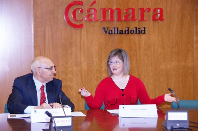 El presidente de FEAPS, Juan Pérez Sánchez, y la bloguera Paola Torres