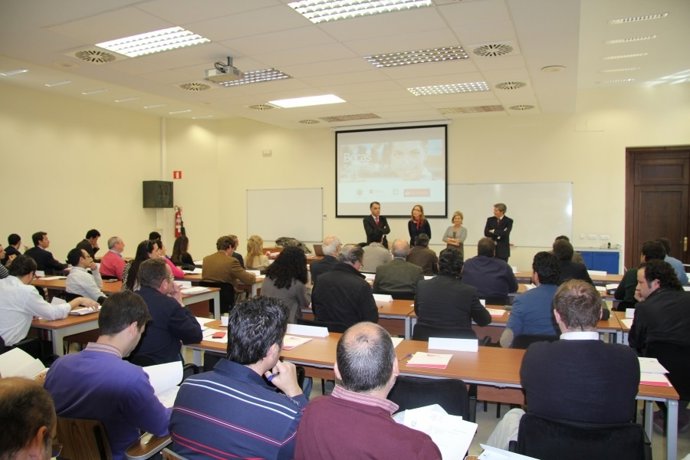 Un momento del acto en el Rectorado