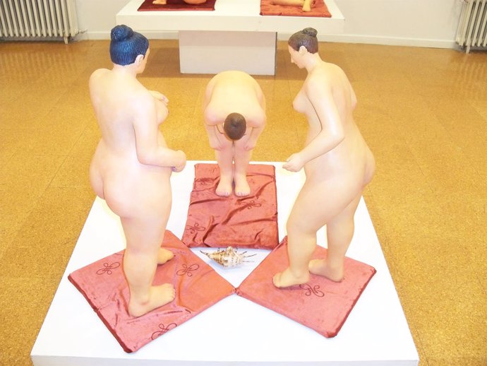 Una de las esculturas de la exposición 'Odaliscas' de Juan de la Encina.
