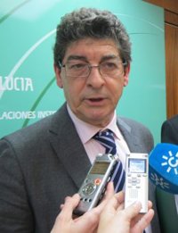 Valderas anuncia de cinco a diez millones para garantizar suministro vital a familias