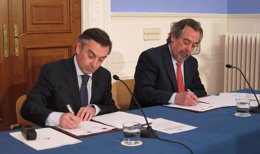 Beamonte y Belloch en la firma del convenio del plan de obras en barrios rurales
