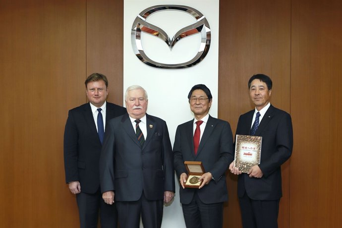 Visia de Lech Walesa a la sede de Mazda