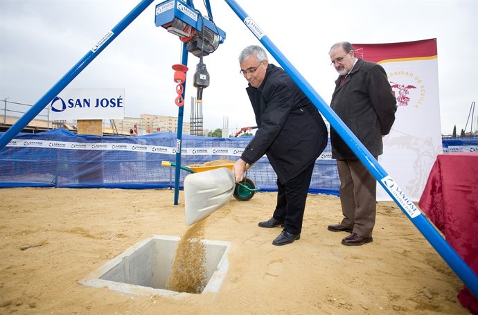 El rector de la US, Antonio Ramírez de Arellano, en el inicio de obra del Citius
