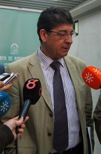 Valderas reclama a Báñez "más respeto" a Andalucía, que le ha pedido hasta tres veces un plan especial de empleo