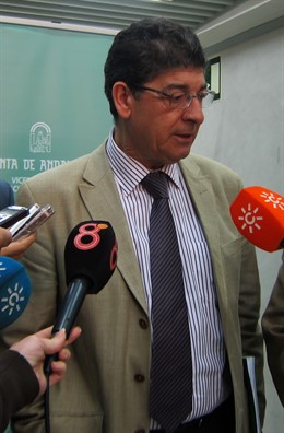 Diego Valderas, hoy ante los medios