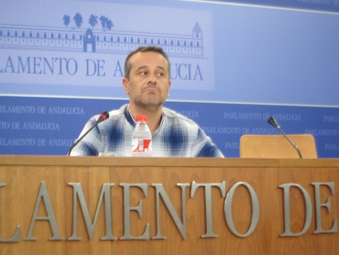 José Antonio Castro, de IULV-CA, en rueda de prensa