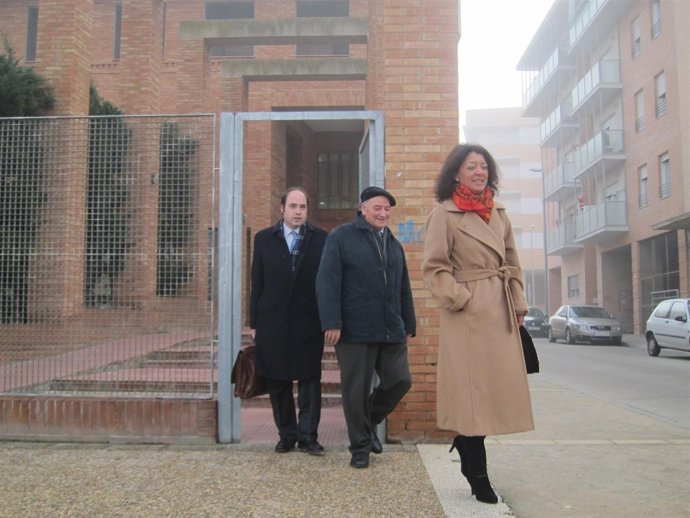 El párroco de Borja (en el centro)