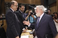 PSOE dice que Cañete está "ausente" en los problemas agrícolas y el ministro replica que es "una falsedad"