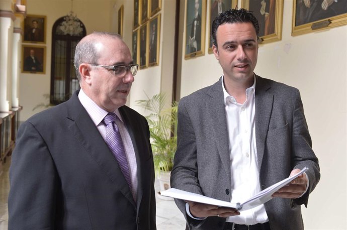 El gerente de Limasa, Rafael Arjona, y el concejal Raúl Jiménez