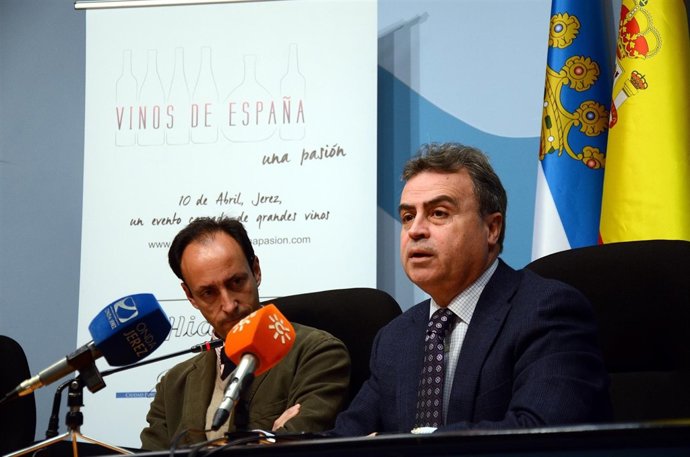 Antonio Real, en primer término, en la presentación del evento