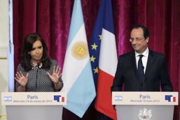 Los presidentes de Argentina, Cristina Fernández, y Francia, François Hollande