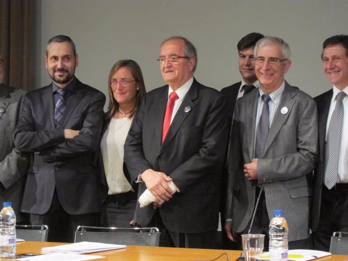 El presidente de Pimec, Josep Gonzalez, y miembros de la patronal en 'Diem prou'