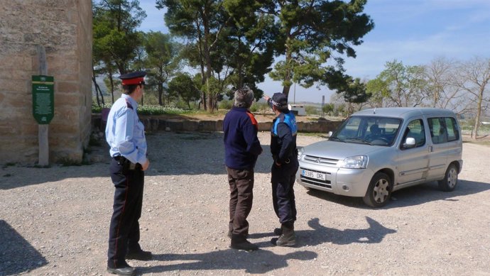 Patrulla mixta Policía Local y Mossos