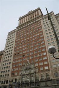 La Comunidad de Madrid dice que la operación para la venta del Edificio España está llegando "a buen puerto"