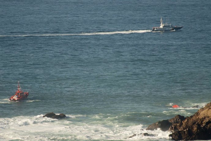 Operación rescate del barco 'Santa Ana' en Cabo Peñas