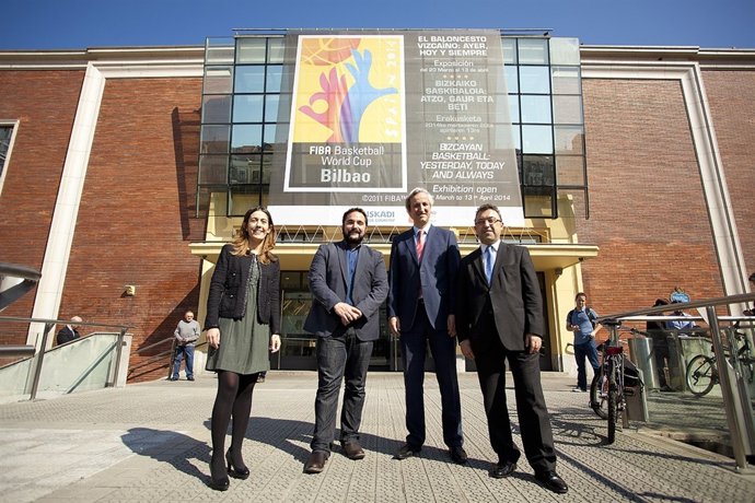 Inauguración de la exposición del baloncesto en Bizkaia
