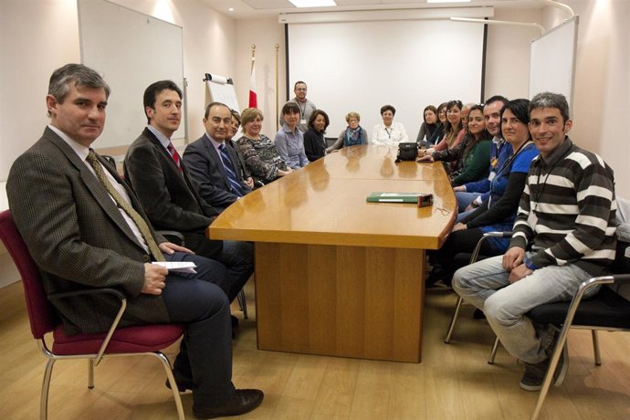 El consejero con los profesores 