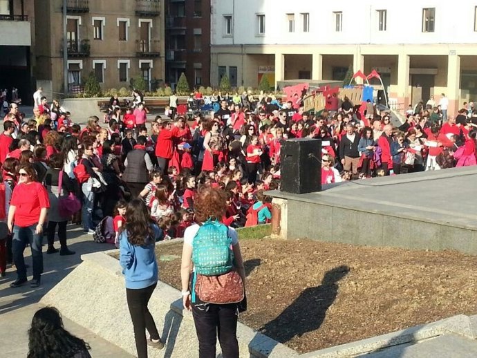 Concentración en la Plaza de Arizgoiti