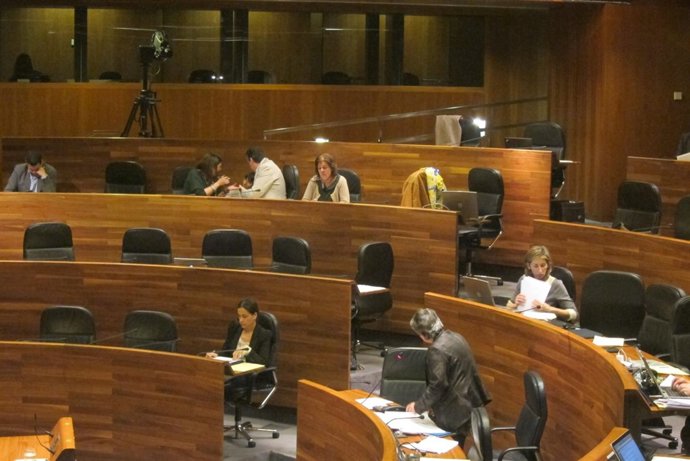 Pleno de la Junta General del Principado casi vacío