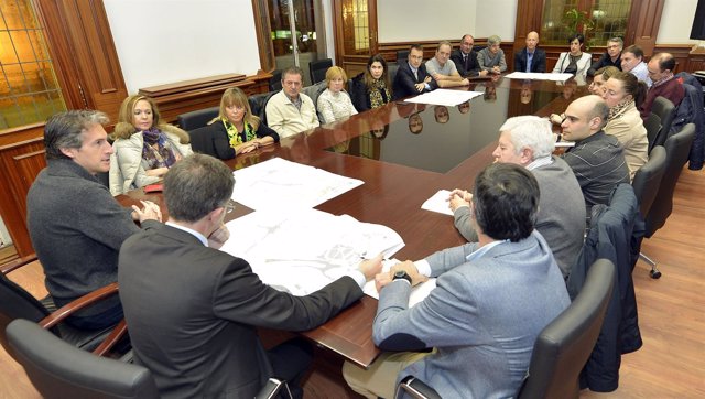 Reunión con los comerciantes de la calle Cádiz
