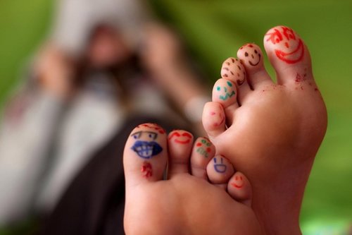 Risas dedos pies Flickr-CC-*mino