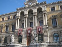 La Junta de Portavoces del Ayuntamiento de Bilbao se reúne con motivo del fallecimiento del alcalde