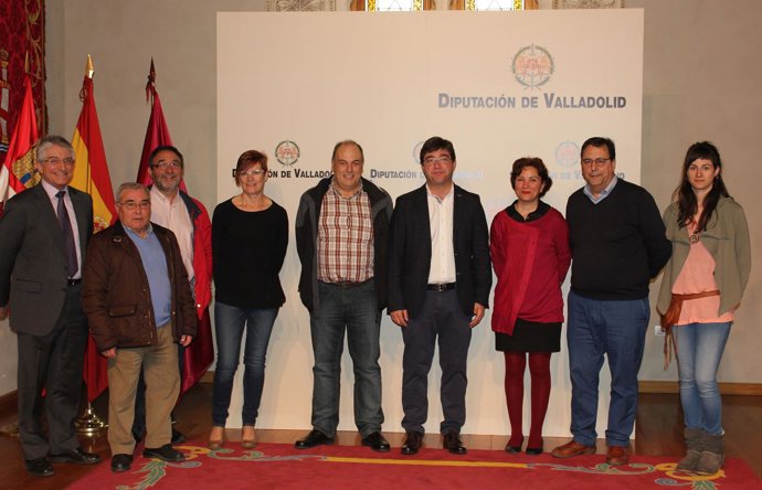 Juan José Zancada, en el centro, junto con munícipes socialistas.