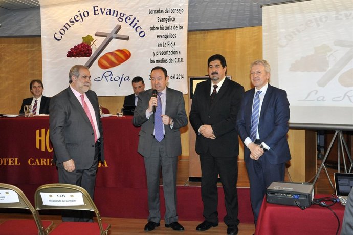 El presidente riojano, Pedro Sanz, en la intervención del Consejo Evangélico