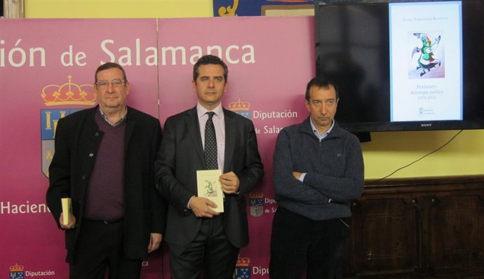 Máximo Hernández (izquierda) y Tomás Sánchez (derecha) junto a Tostado.