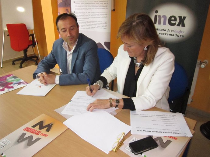 La Directora Del IMEX Y El Presidente De La Diputación De Cáceres