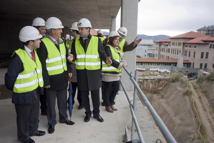 Diego y Buruaga en el reinicio de las obras de Valdecilla