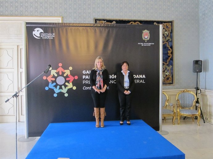 Sonia Castedo junto a María Angeles Goitia, este viernes, en un acto