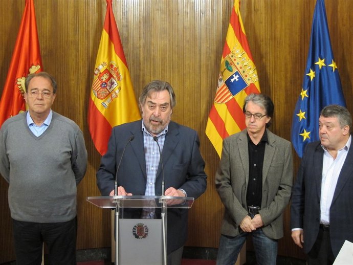 El alcalde Belloch presenta el homenaje al sacerdote de los fusilados en Torrero