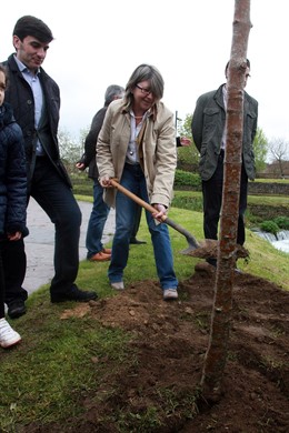 A conselleira do Medio Rural e do Mar, Rosa Quintana, acompañada polo secretario