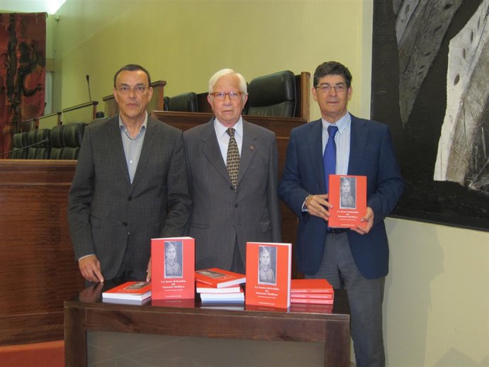 Diego Valderas, Ignacio Caraballo y el autor del libro. 